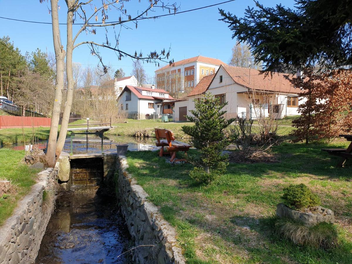 Chaloupka U Vejvodu Villa Skripov Buitenkant foto